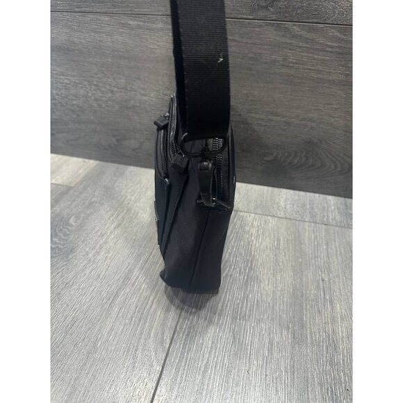 IHKWIP THE TRIPLE ZIP CROSSBODY CARD CASE Black Bag B000397 - Picture 5 of 7